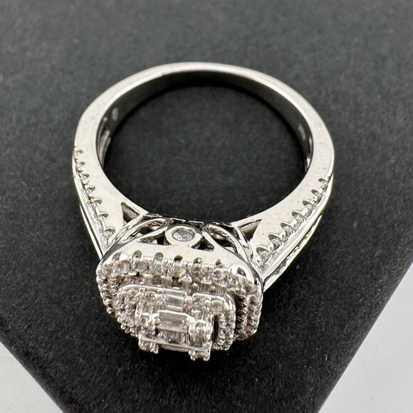 Elegant 2 Carat Lab Created White Topaz Ring Size 7 - Picture 13 of 16